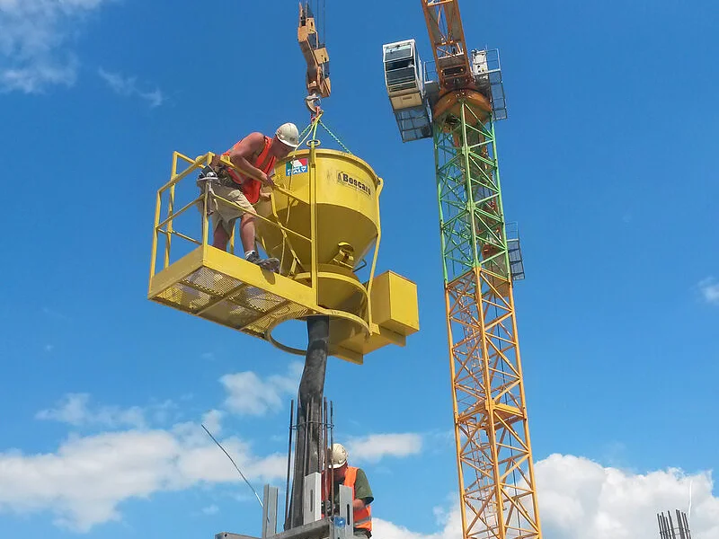 Benna Per Calcestruzzo Completa Di Tubo In Gomma E Piattaforma Per